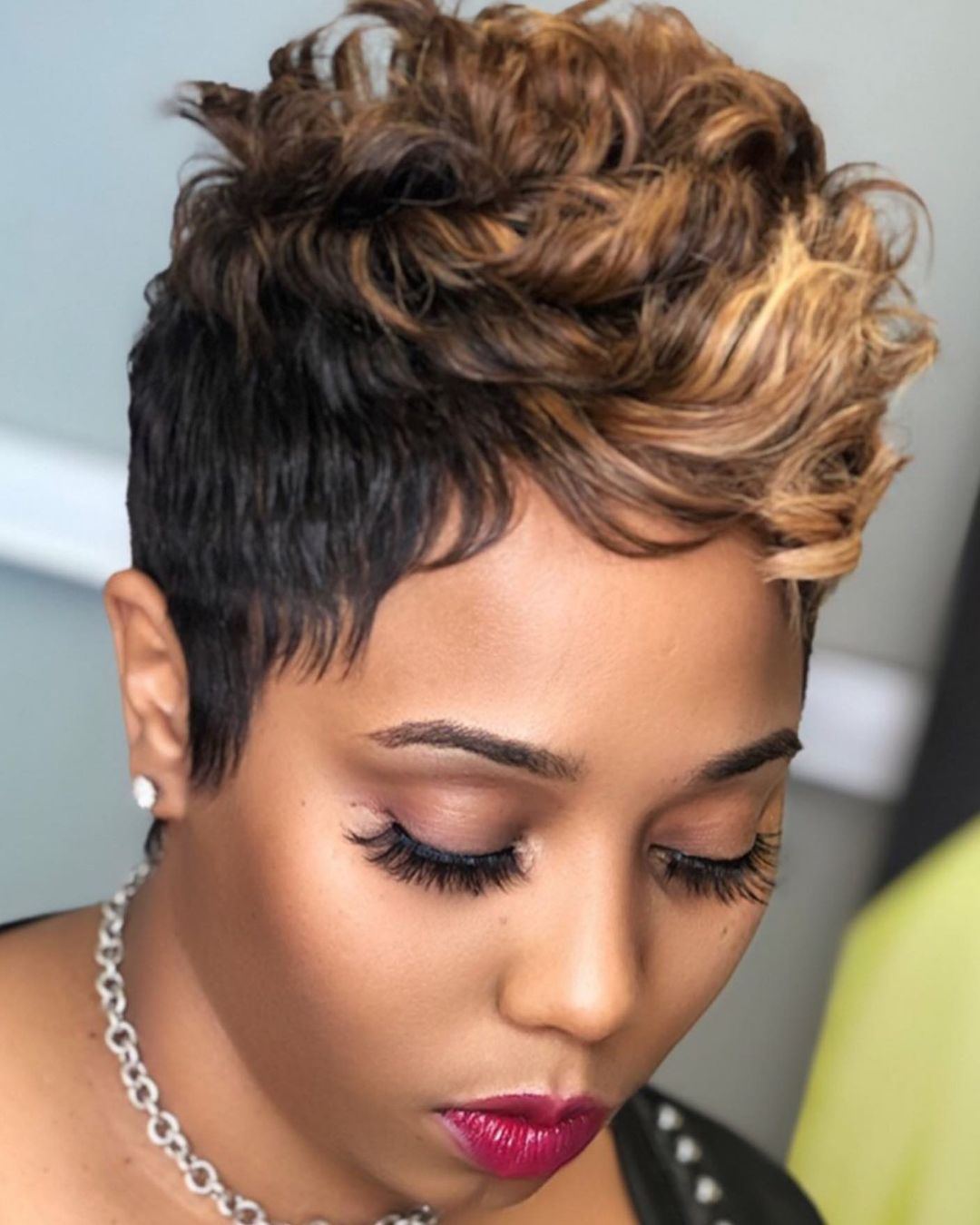 2025 New Fashion Glue Free Natural Short Wig 